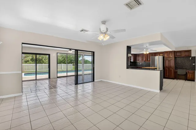 Residence photo 26
