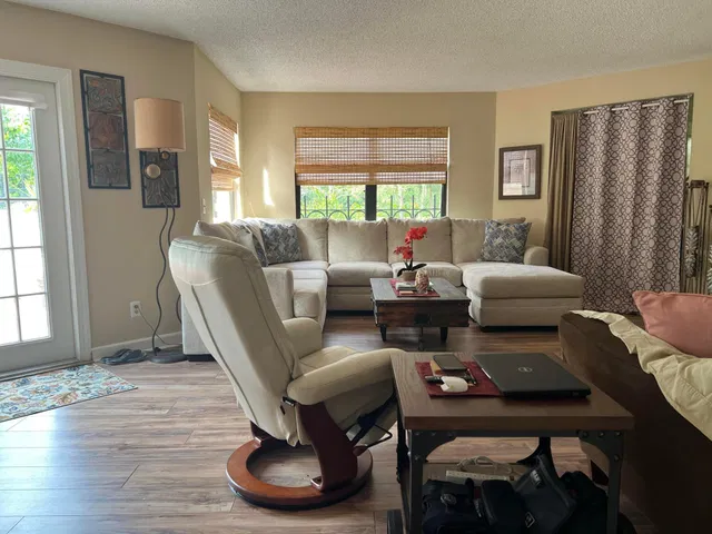 Residence photo 6