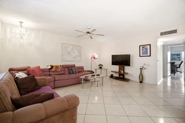 Unit 418 photo 10