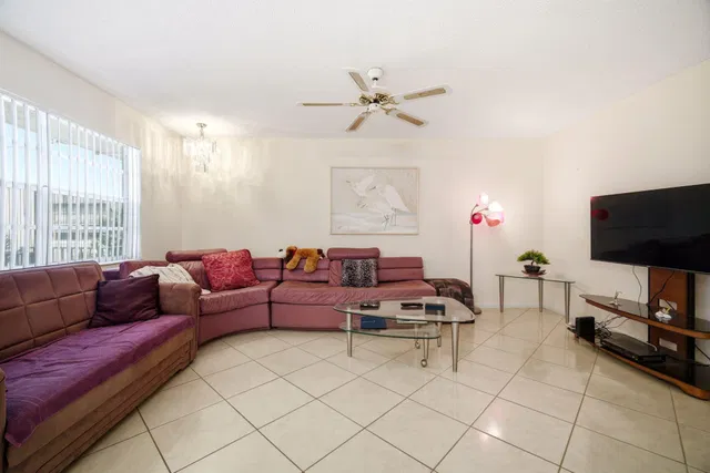 Unit 418 photo 14