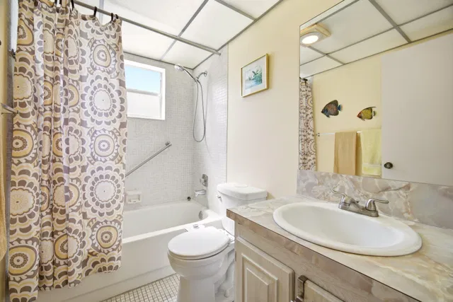 Unit 418 photo 15