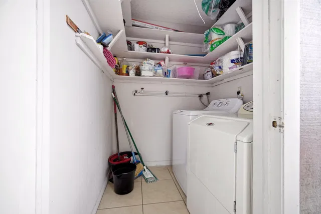 Unit 418 photo 19