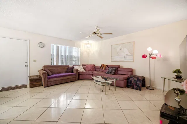 Unit 418 photo 24