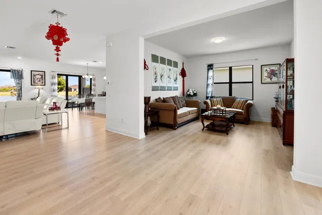  Residence photo 12