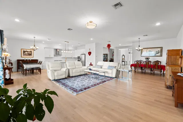  Residence photo 15