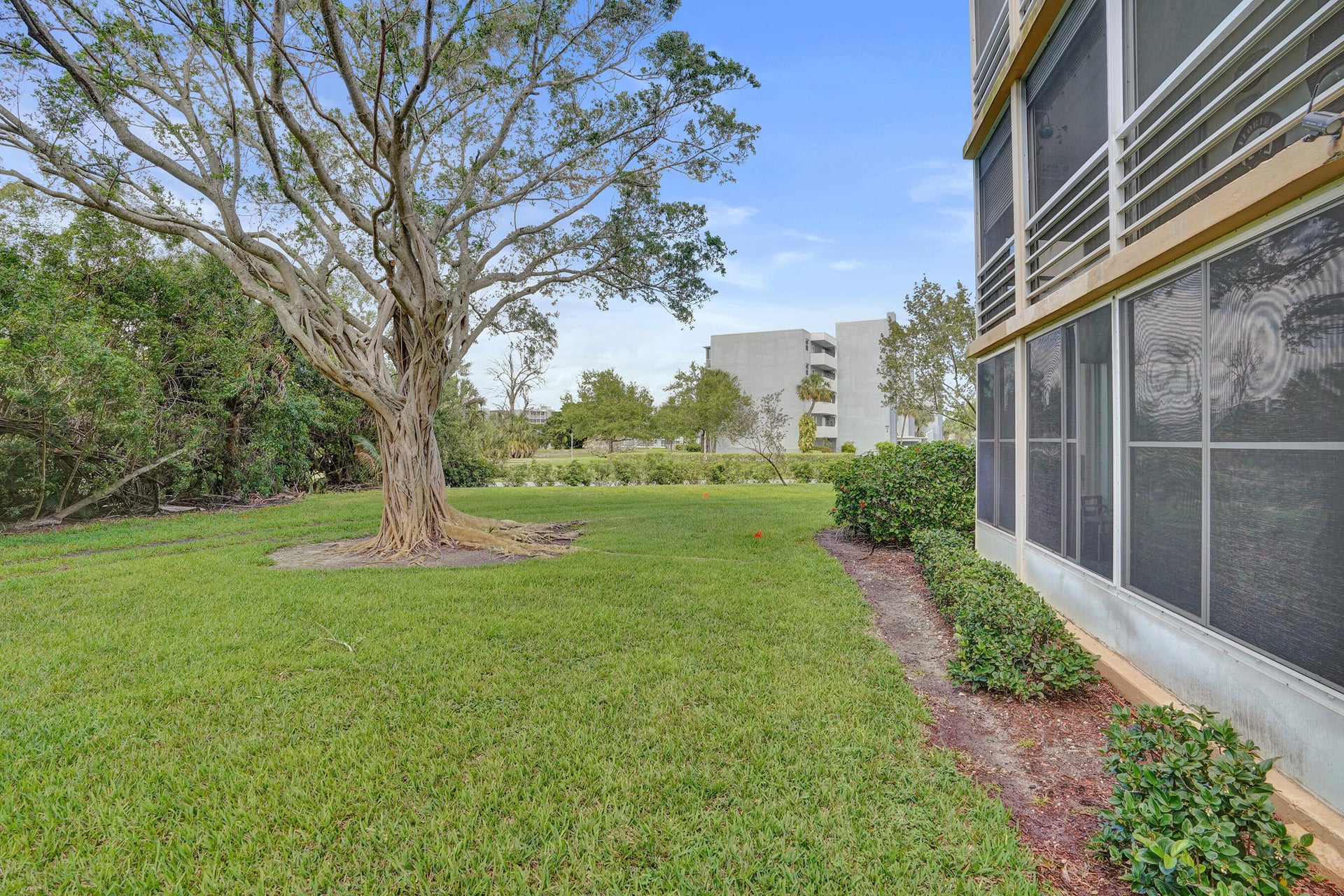 Unit 116 photo 49