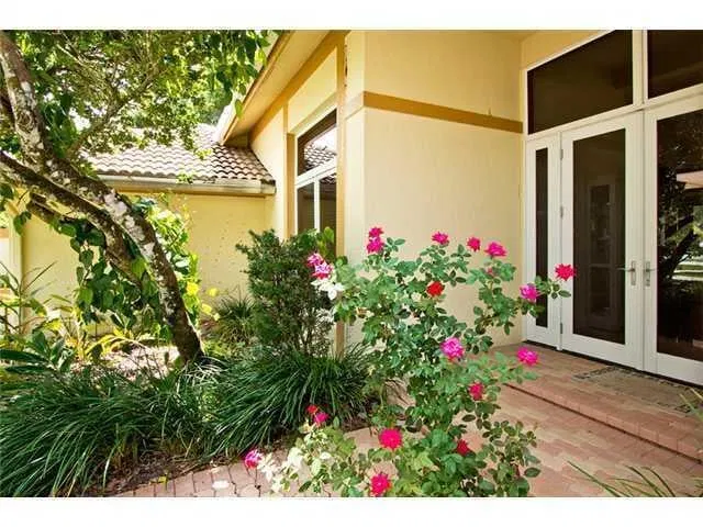 Residence photo 3
