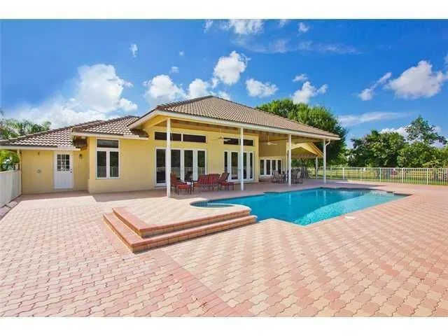 Residence photo 16
