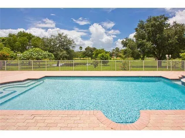 Residence photo 17