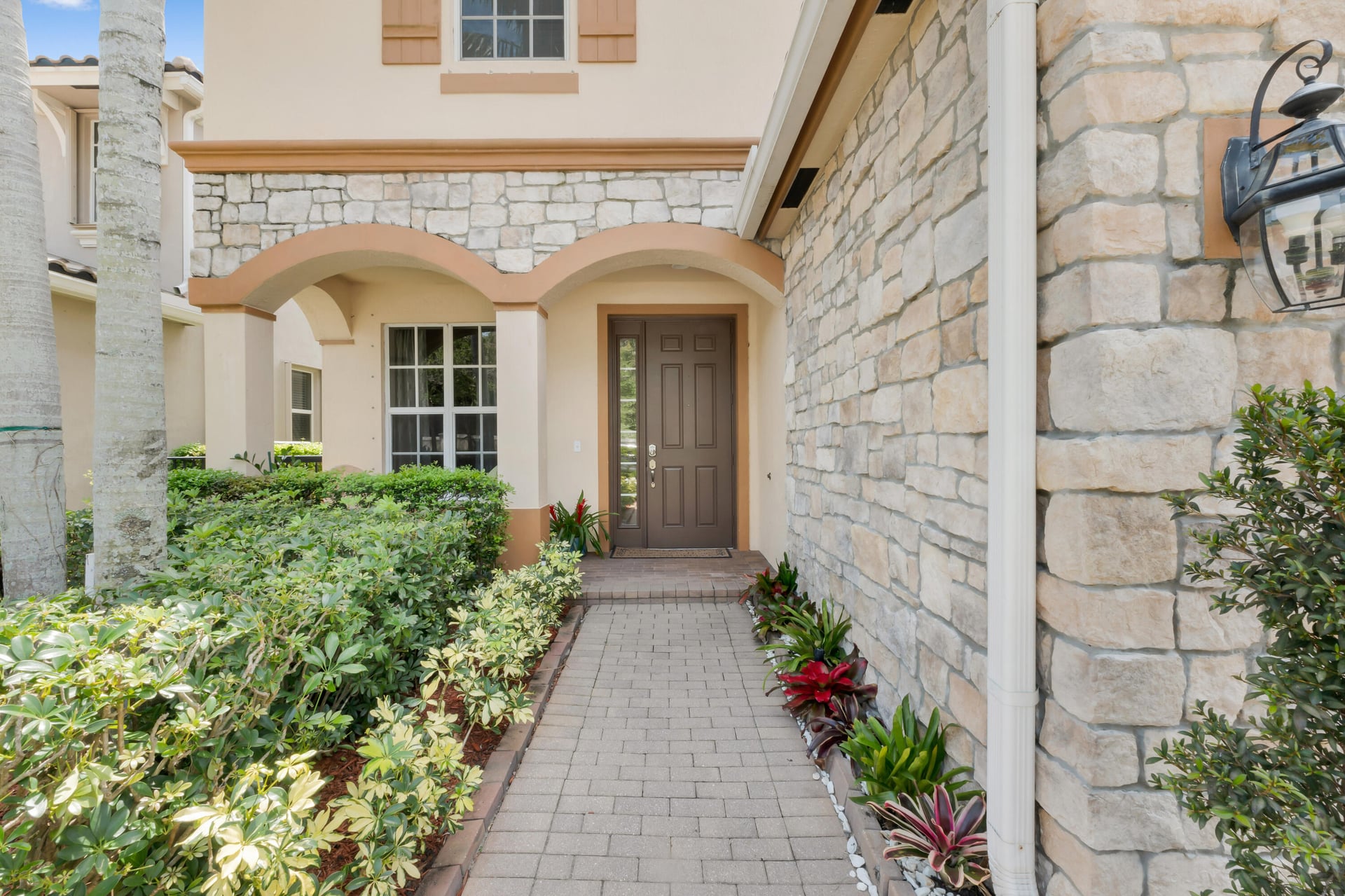 Residence photo 3