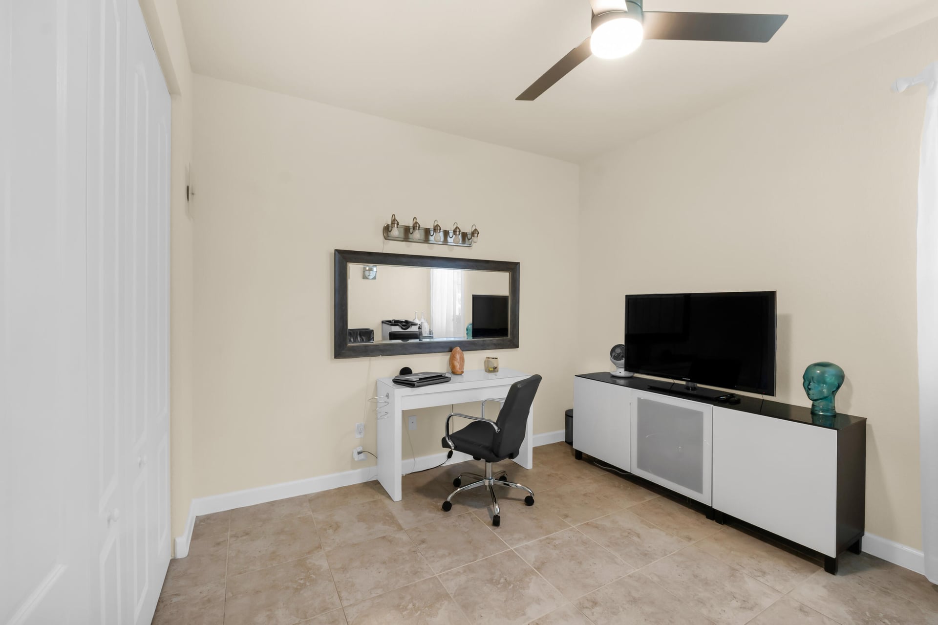 Residence photo 16