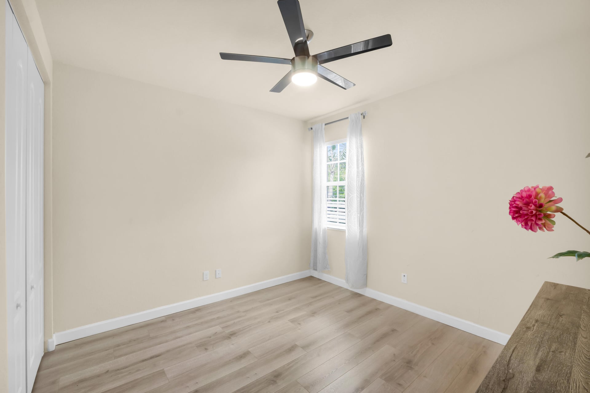 Residence photo 32