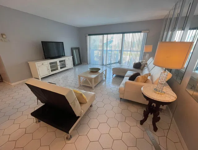 2600 N Flagler Unit 301 photo 5