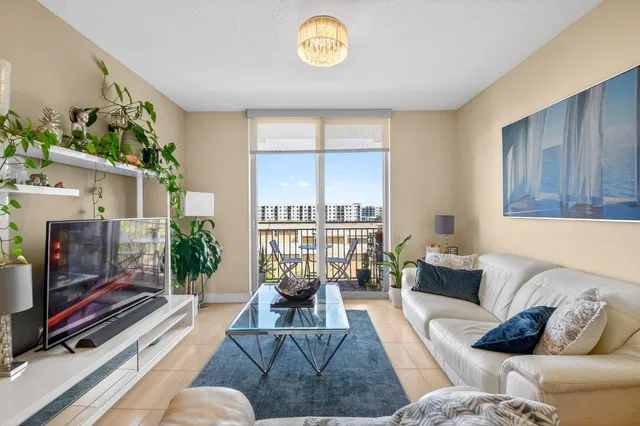 610 Clematis Unit 608 photo 11