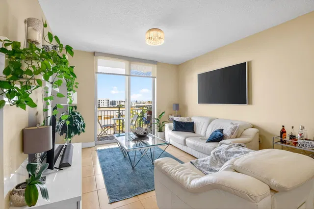 610 Clematis Unit 608 photo 12