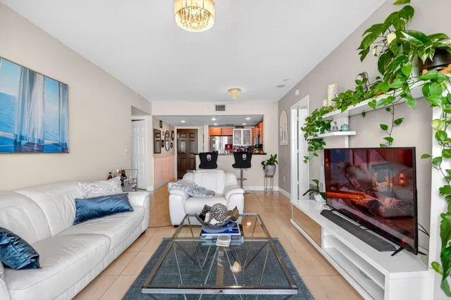 610 Clematis Unit 608 photo 13