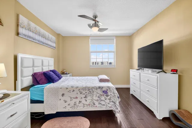 610 Clematis Unit 608 photo 20