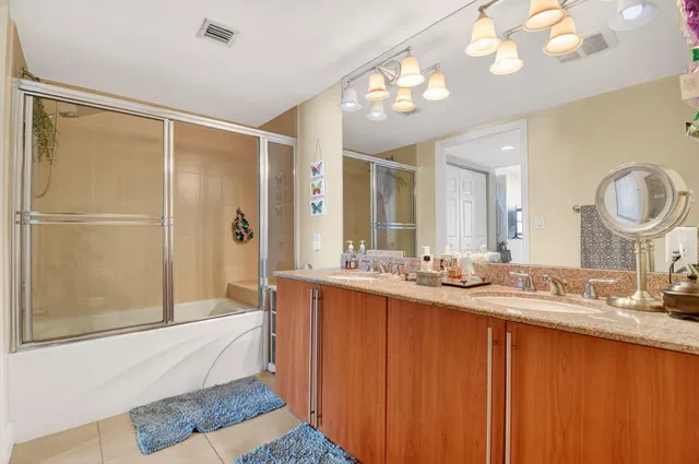 610 Clematis Unit 608 photo 23