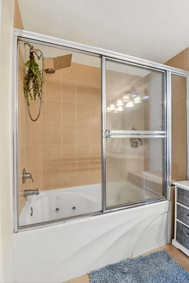 610 Clematis Unit 608 photo 24