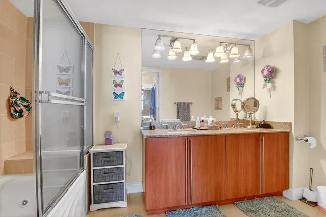 610 Clematis Unit 608 photo 26