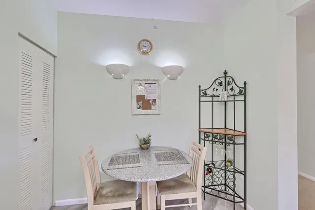 Unit 305 photo 13