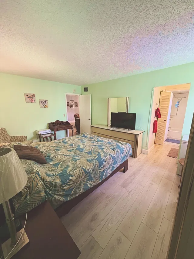 Unit Apt 233 photo 14