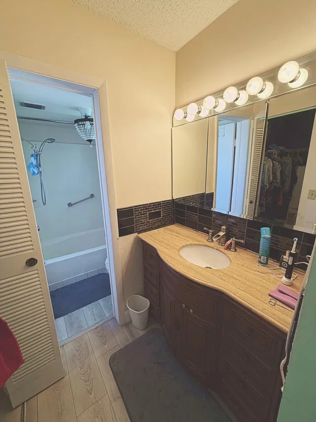 Unit Apt 233 photo 15