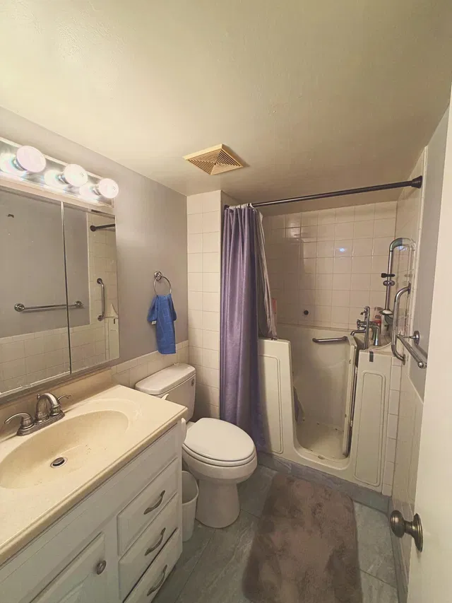 Unit Apt 233 photo 21