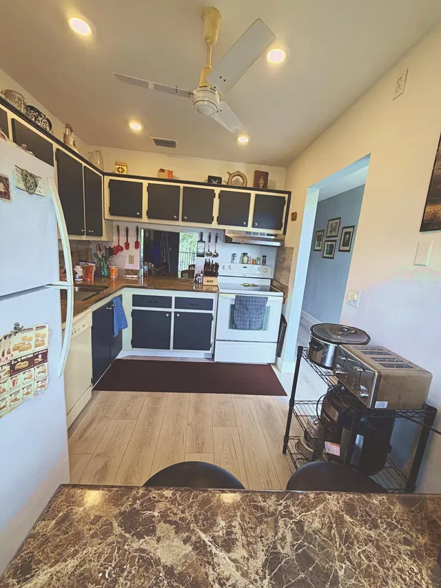 Unit Apt 233 photo 31