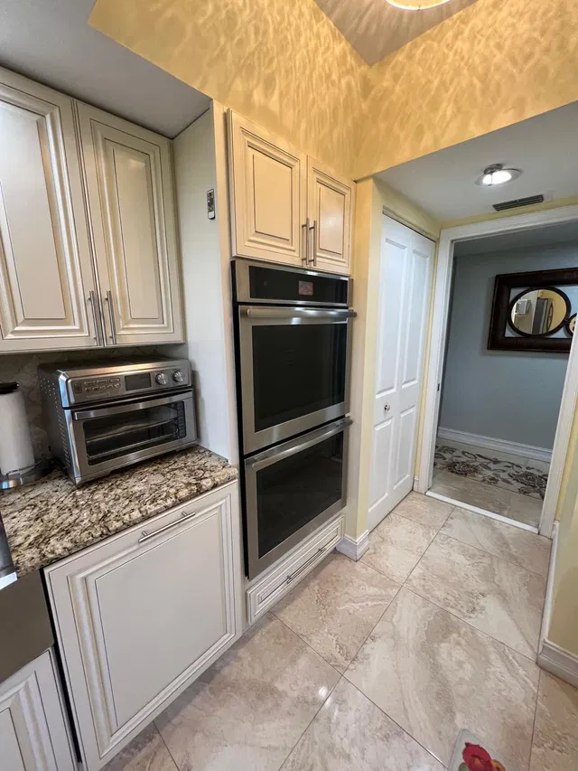 Unit 105 photo 6