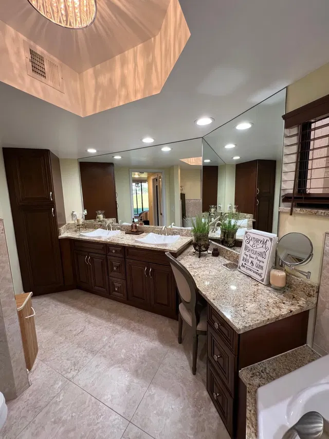 Unit 105 photo 16