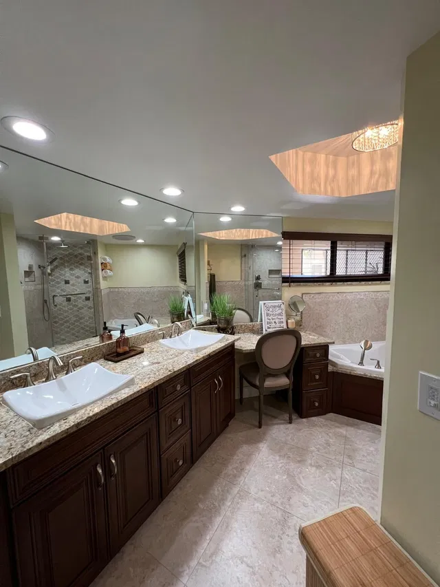 Unit 105 photo 17