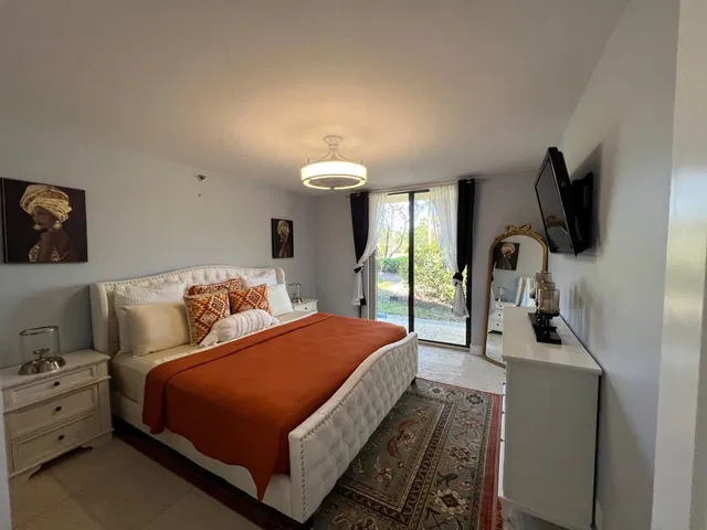 Unit 105 photo 19