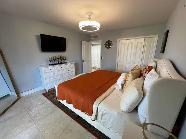 Unit 105 photo 20