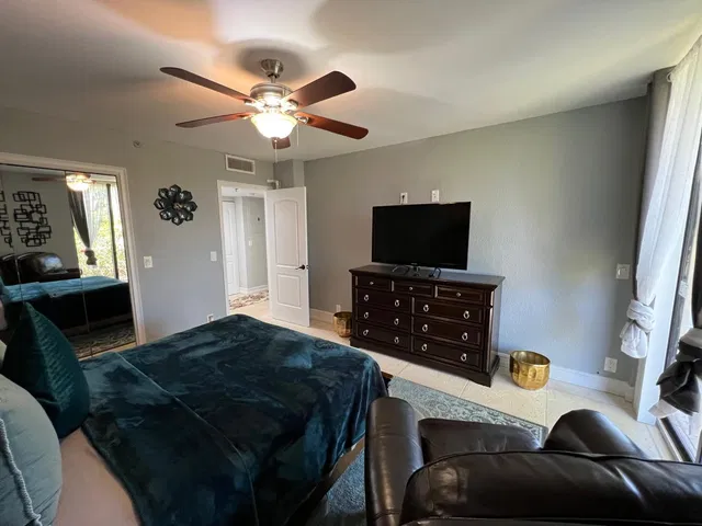 Unit 105 photo 22