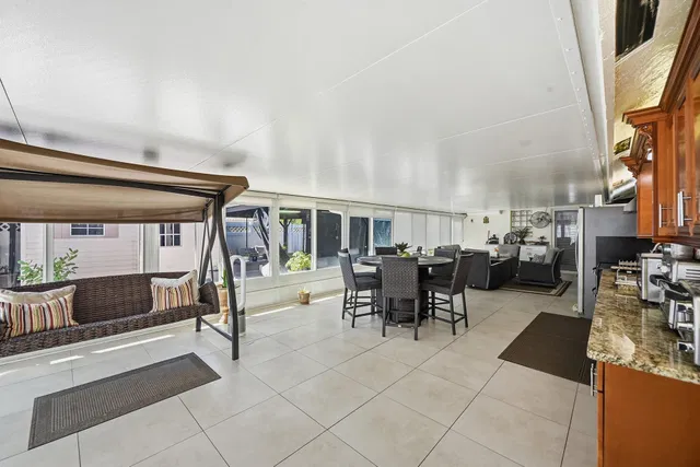  Residence photo 29