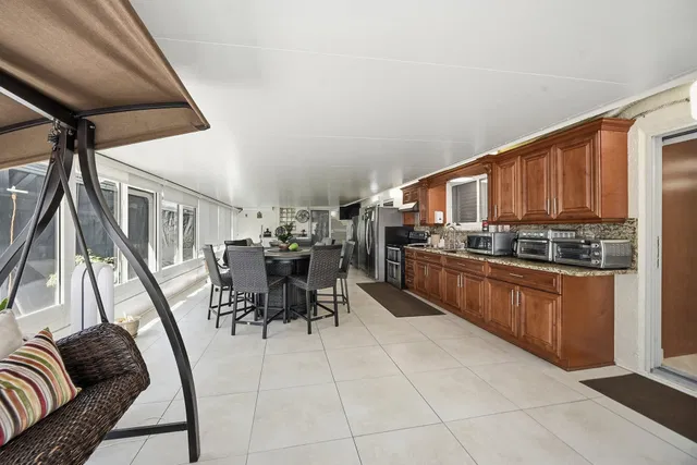  Residence photo 30