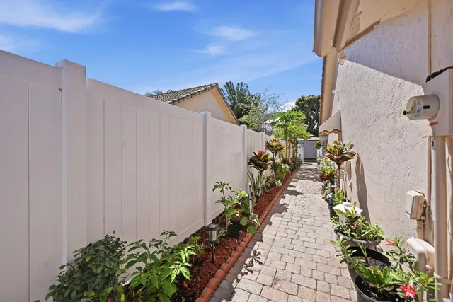  Residence photo 34