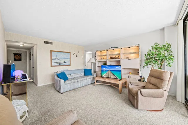 Unit 4050 photo 12