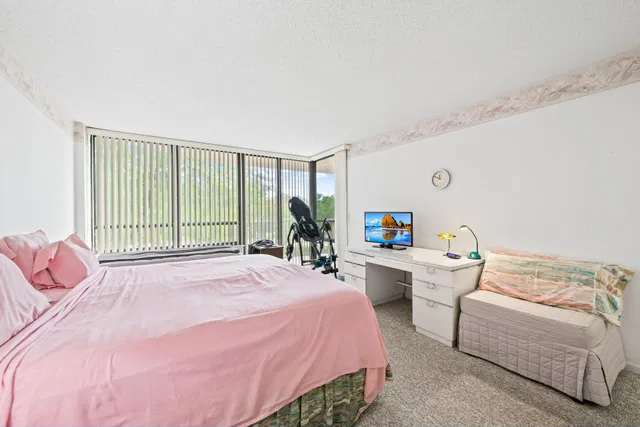 Unit 4050 photo 16