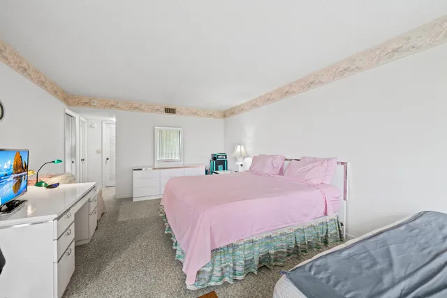 Unit 4050 photo 18