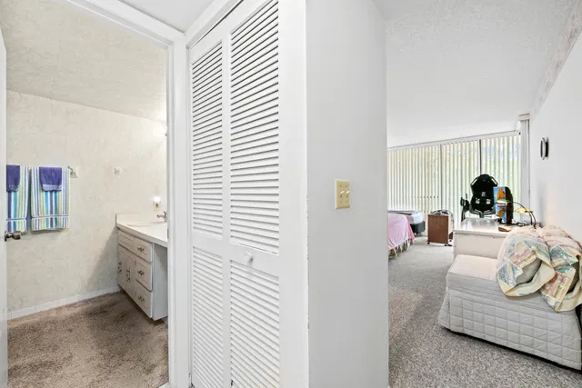 Unit 4050 photo 19