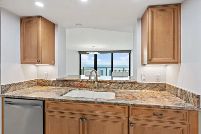Singer Island Unit 17d photo 8