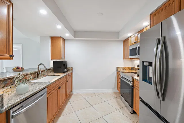 Singer Island Unit 17d photo 9