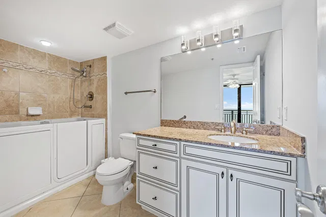 Singer Island Unit 17d photo 11
