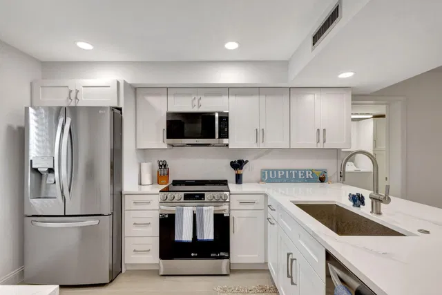  Unit 202 photo 4