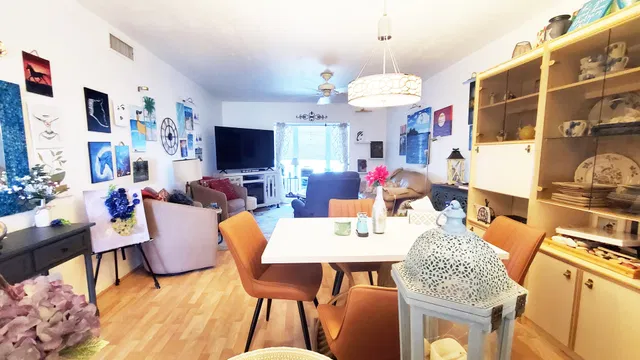 Unit 209 photo 3