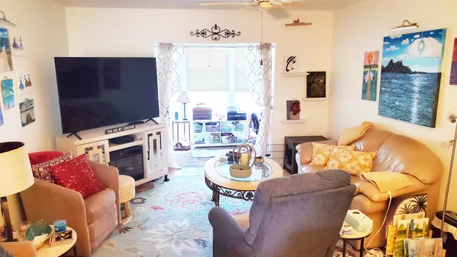 Unit 209 photo 5