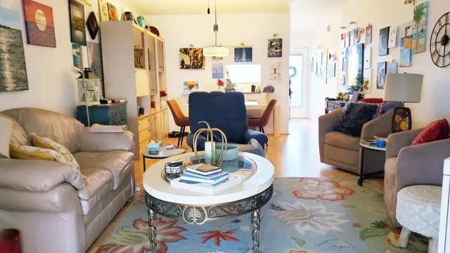Unit 209 photo 8