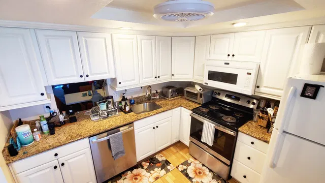 Unit 209 photo 9